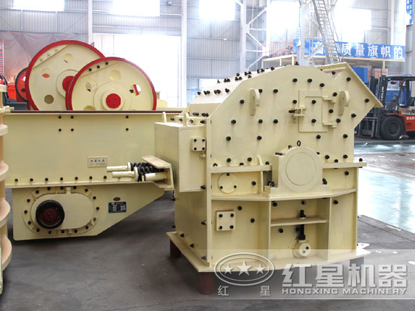 細(xì)碎機(jī)生產(chǎn)車間 細(xì)碎機(jī)生產(chǎn)車間