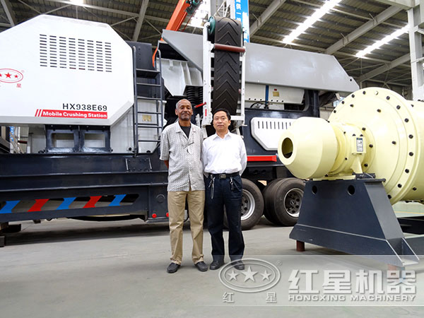 用戶所選購(gòu)的移動(dòng)式破碎站 用戶所選購(gòu)的移動(dòng)式破碎站