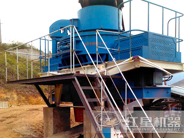 制砂生產(chǎn)線上的新型制砂機(jī) 制砂生產(chǎn)線上的新型制砂機(jī)