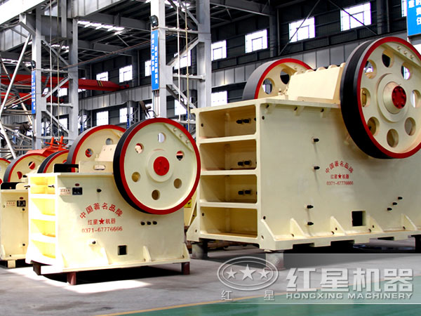 不同型號(hào)的顎式破碎機(jī) 不同型號(hào)的顎式破碎機(jī)