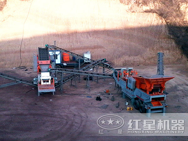 移動(dòng)式破碎站生產(chǎn)現(xiàn)場(chǎng) 移動(dòng)式破碎站生產(chǎn)現(xiàn)場(chǎng)