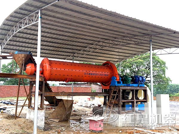 球磨機(jī)生產(chǎn)現(xiàn)場 球磨機(jī)生產(chǎn)現(xiàn)場