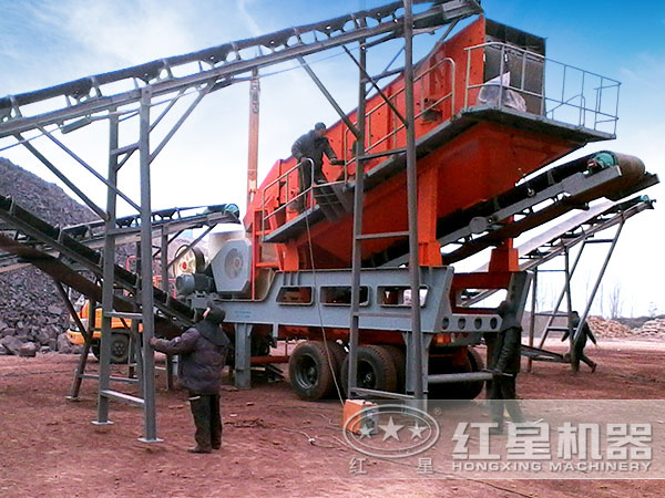 移動(dòng)式破碎站生產(chǎn)現(xiàn)場(chǎng) 移動(dòng)式破碎站生產(chǎn)現(xiàn)場(chǎng)