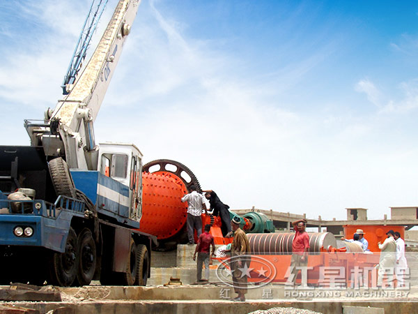 球磨機(jī)安裝現(xiàn)場 球磨機(jī)安裝現(xiàn)場