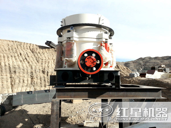 圓錐破碎機(jī)生產(chǎn)現(xiàn)場(chǎng) 圓錐破碎機(jī)生產(chǎn)現(xiàn)場(chǎng)