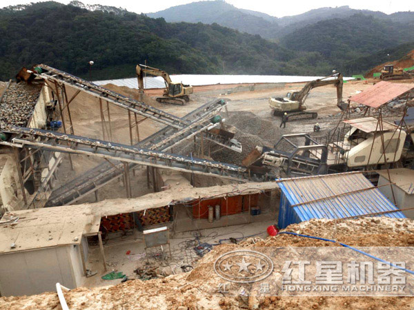 移動式破碎站施工作業(yè)現(xiàn)場 移動式破碎站施工作業(yè)現(xiàn)場