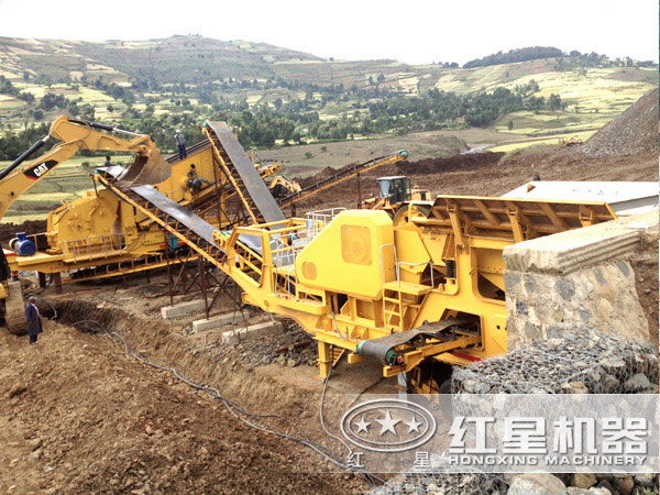 移動式制砂機(jī)作業(yè)現(xiàn)場 移動式制砂機(jī)作業(yè)現(xiàn)場