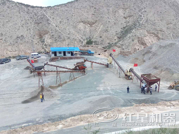 沖擊式制砂機(jī)工作現(xiàn)場 沖擊式制砂機(jī)工作現(xiàn)場