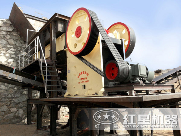 顎式破碎機生產現(xiàn)場 顎式破碎機生產現(xiàn)場