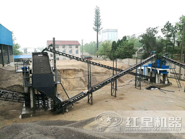 沖擊式破碎機(jī)工作現(xiàn)場(chǎng) 沖擊式破碎機(jī)工作現(xiàn)場(chǎng)