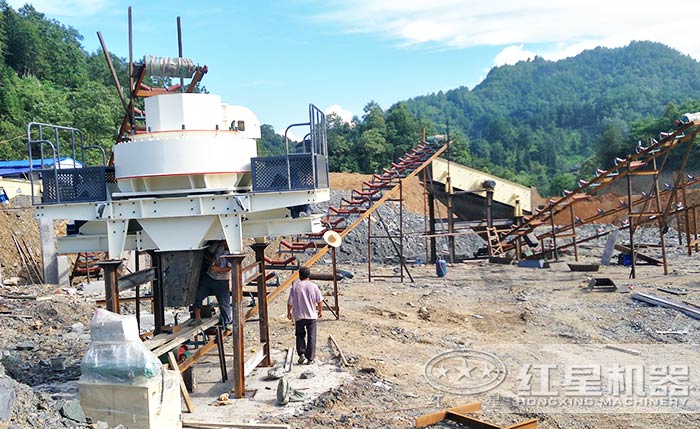 新型環(huán)保制砂機(jī)安裝現(xiàn)場(chǎng) 新型環(huán)保制砂機(jī)安裝現(xiàn)場(chǎng)