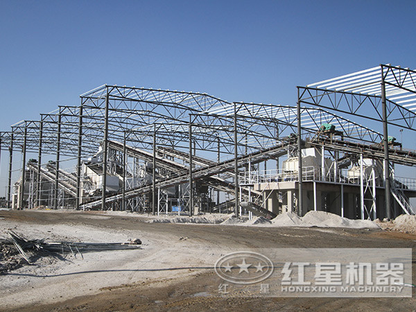 大型機(jī)制砂現(xiàn)場(chǎng) 大型機(jī)制砂現(xiàn)場(chǎng)