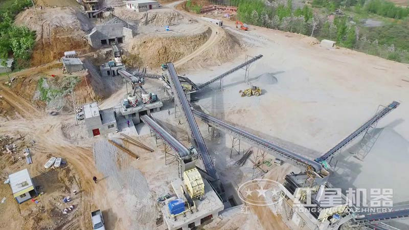 時(shí)產(chǎn)100噸圓錐破碎機(jī)生產(chǎn)現(xiàn)場(chǎng) 時(shí)產(chǎn)100噸圓錐破碎機(jī)生產(chǎn)現(xiàn)場(chǎng)