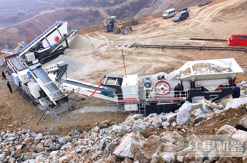 多臺履帶式砂石生產(chǎn)線現(xiàn)場實拍 多臺履帶式砂石生產(chǎn)線現(xiàn)場實拍