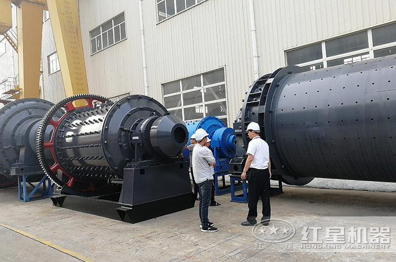 客戶(hù)到廠參觀球磨機(jī)設(shè)備