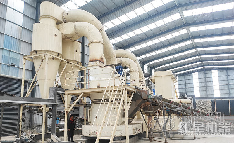 磨粉機(jī)工作現(xiàn)場 磨粉機(jī)工作現(xiàn)場