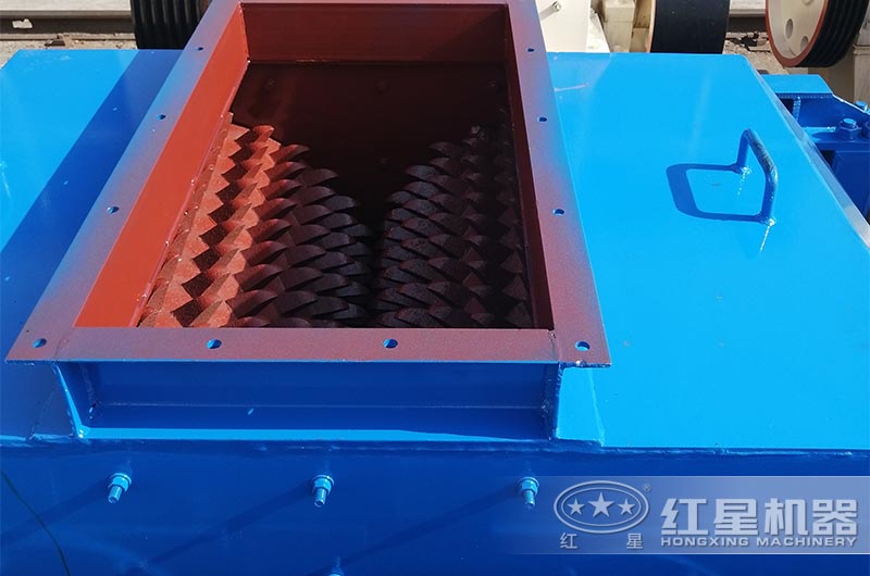 狼牙對輥制砂機(jī)輥輪實(shí)拍 狼牙對輥制砂機(jī)輥輪實(shí)拍