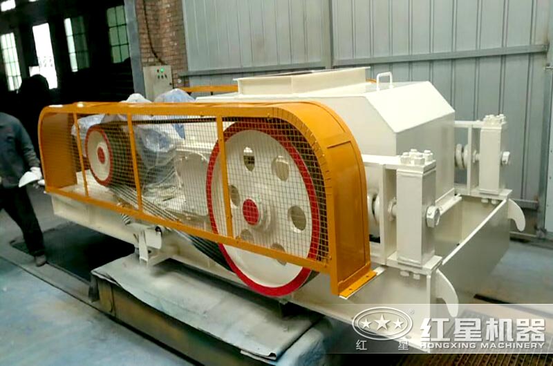 小型全液壓對輥制砂機(jī)設(shè)備實(shí)拍 小型全液壓對輥制砂機(jī)設(shè)備實(shí)拍