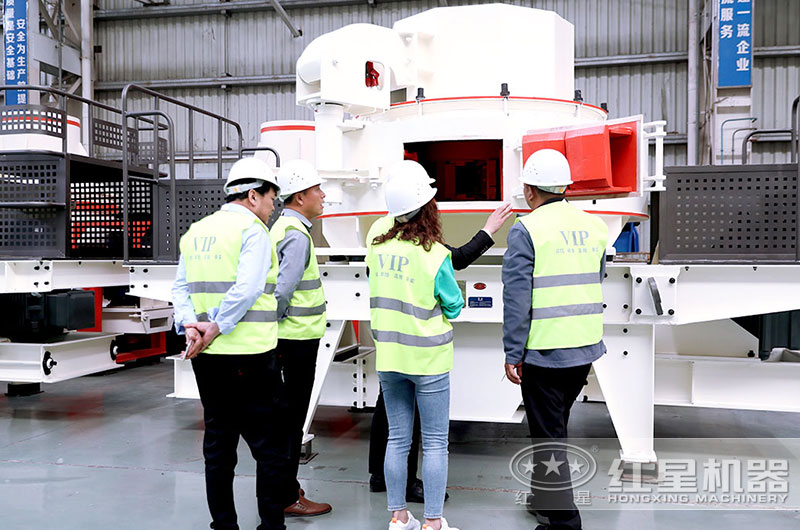 客戶到河南紅星機器考察設(shè)備 客戶到河南紅星機器考察設(shè)備