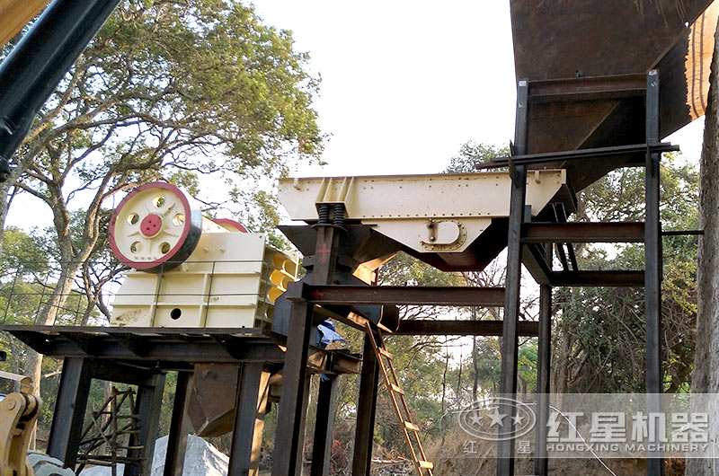 1000*1200顎式破碎機(jī)生產(chǎn)現(xiàn)場圖 1000*1200顎式破碎機(jī)生產(chǎn)現(xiàn)場圖