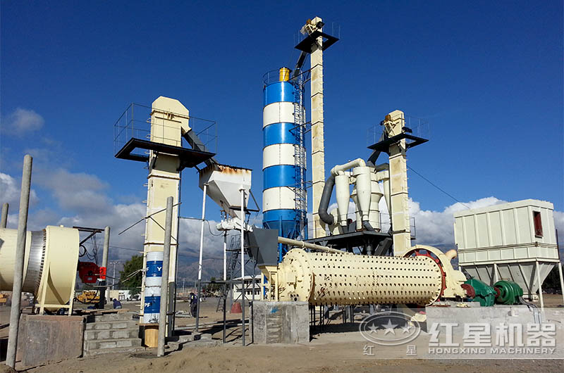 水泥球磨機(jī)作業(yè)現(xiàn)場 水泥球磨機(jī)作業(yè)現(xiàn)場