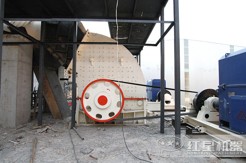 重錘式破碎機(jī)在生產(chǎn)線中的應(yīng)用 重錘式破碎機(jī)在生產(chǎn)線中的應(yīng)用