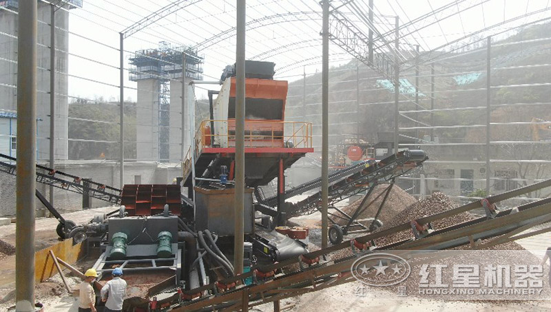 生產(chǎn)機(jī)制砂作業(yè)現(xiàn)場(chǎng) 生產(chǎn)機(jī)制砂作業(yè)現(xiàn)場(chǎng)