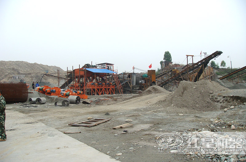 鄂破+多臺對輥制砂機組合的生產(chǎn)線 鄂破+多臺對輥制砂機組合的生產(chǎn)線